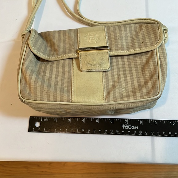 FENDI ivory striped crossbody bag perfect inside with zip pocket snap closure - Picture 1 of 13
